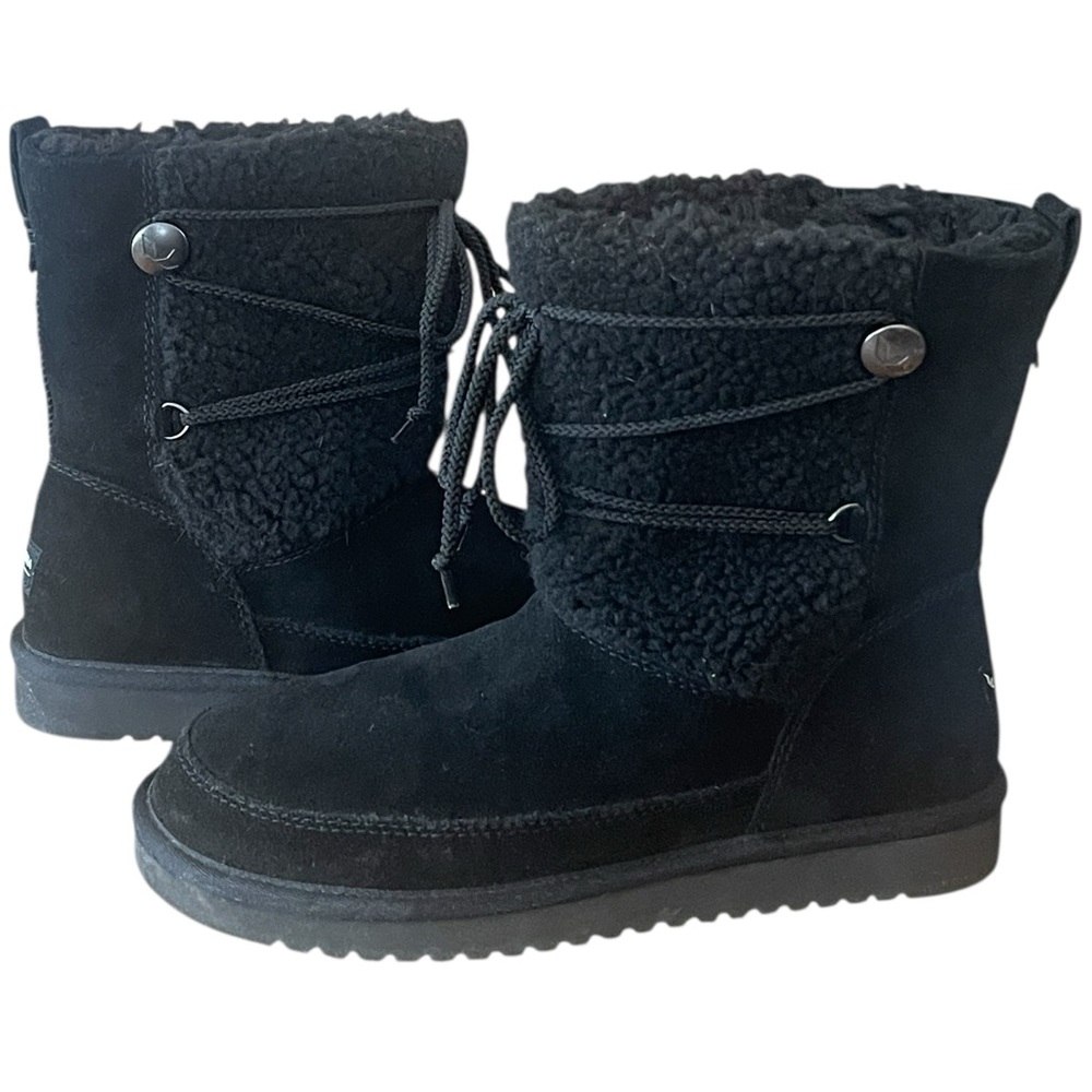 UGG Koolaburra Michon short black suede w/faux fur & lace-up detail. Sz 10 GUC